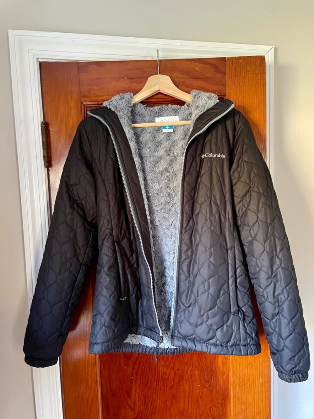Columbia Black Quilted Puffer Jacket with Gray Faux Fur Lining